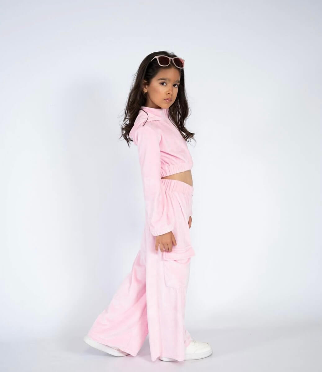 Σετ minimo.bych ΒΕΛΟΥΤΕ ΚΡΟΠ ΤΟΠ ΜΕ ΦΕΡΜΟΥΑΡ ΚΑΙ ΚΟΥΚΟΥΛΑ ΛΕΠΤΟΜΕΡΕΙΑ ΑΠΟ ΚΕΝΤΗΜΑ ΜΙΝΙΜΟ . CARGO ΠΑΝΤΕΛΟΝΙ WIDE LEG