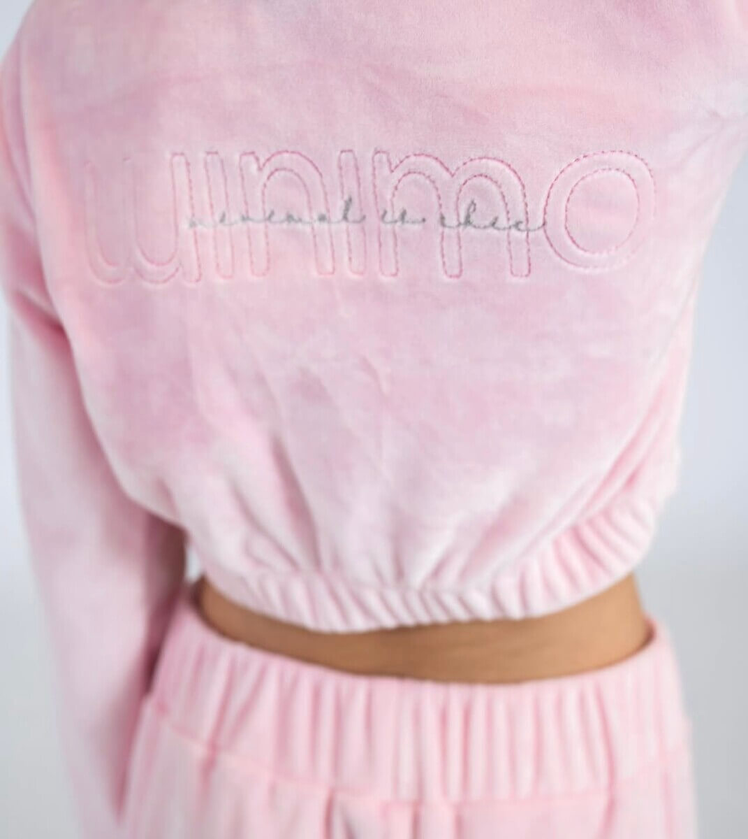 Σετ minimo.bych ΒΕΛΟΥΤΕ ΚΡΟΠ ΤΟΠ ΜΕ ΦΕΡΜΟΥΑΡ ΚΑΙ ΚΟΥΚΟΥΛΑ ΛΕΠΤΟΜΕΡΕΙΑ ΑΠΟ ΚΕΝΤΗΜΑ ΜΙΝΙΜΟ . CARGO ΠΑΝΤΕΛΟΝΙ WIDE LEG